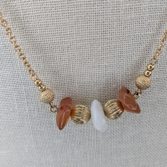 Avon Gold and Brown Beaded Necklace - Picture 4 of 5